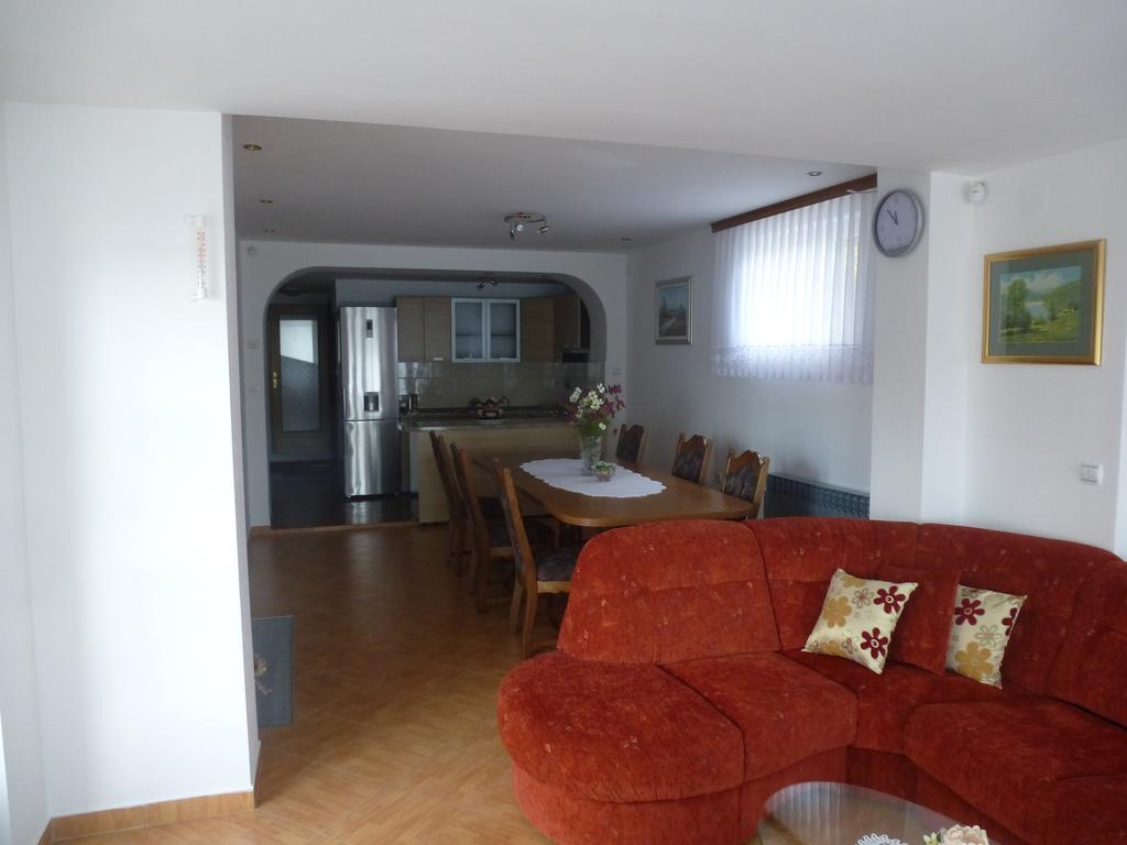 Apartments Mise Ogulin Δωμάτιο φωτογραφία